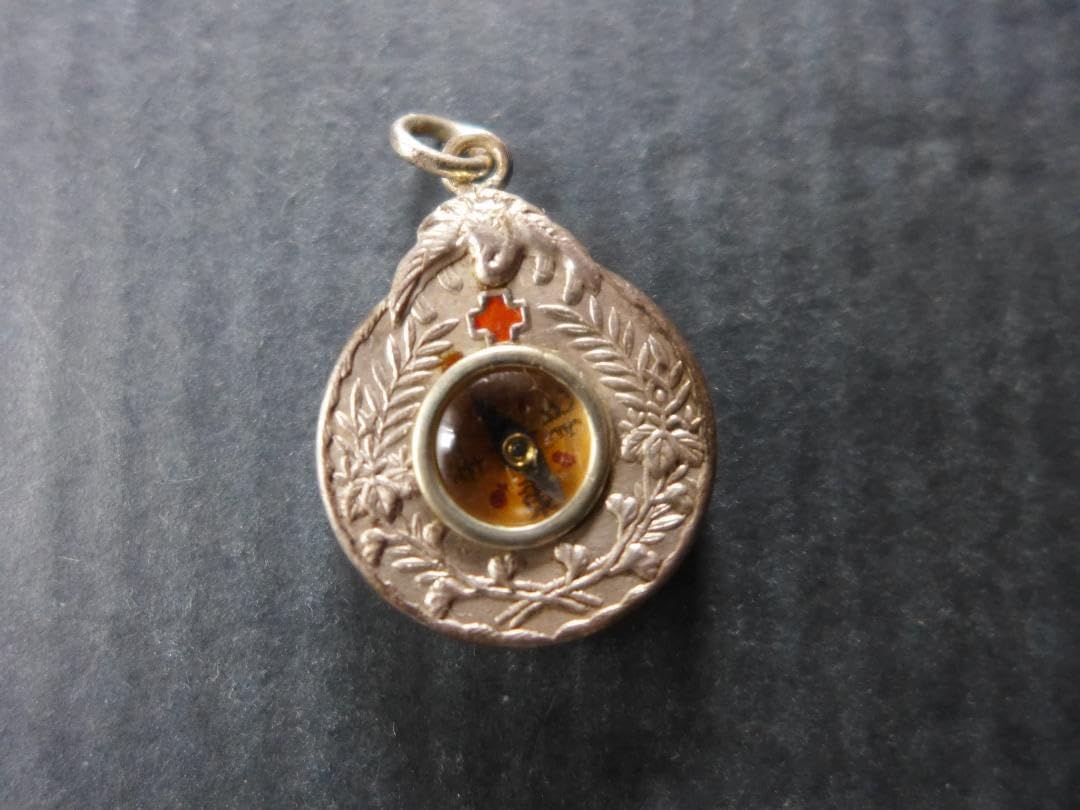 時代物　明治時代 大日本帝国　日本赤十字社記念　方位磁石付き　日赤社員総会記念 時代物 明治時代 大日本帝国 日本赤十字社記念 方位磁石付き